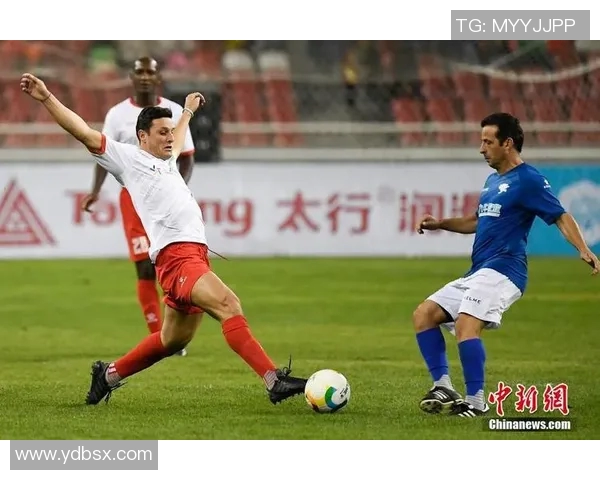 能不能推荐一些当今最受欢迎的足球明星及其精彩表现分析